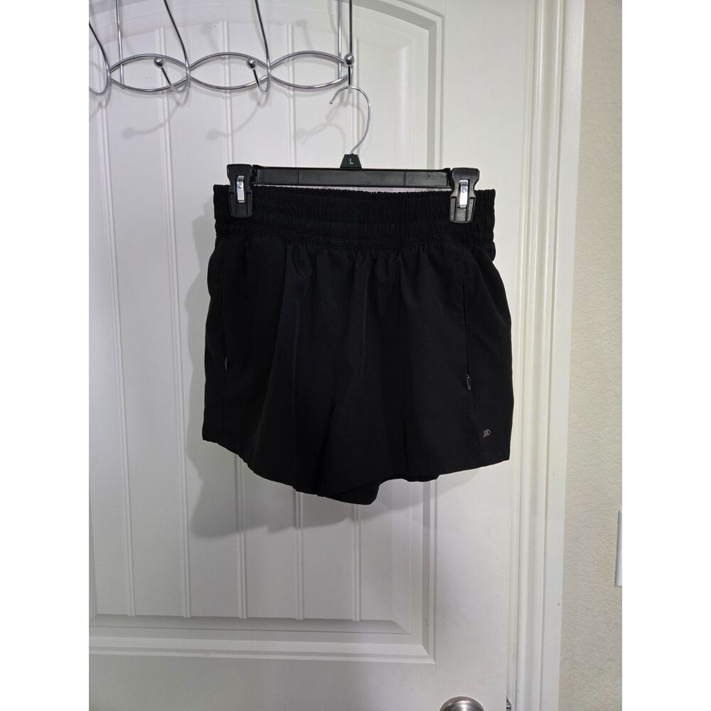 LEG3ND Women’s Athletic Shorts Black Size Medium Zip Pockets Stretch Running Gym